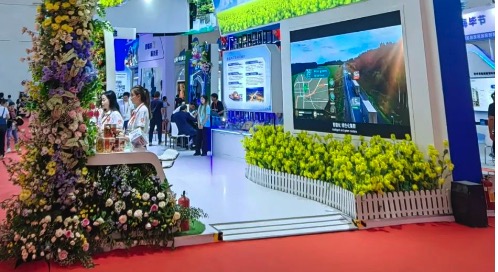 直击现。≡颇螮VO真人亮相投洽会